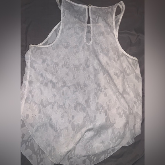 WHITE SHEER FLORAL TOP - Picture 2 of 3